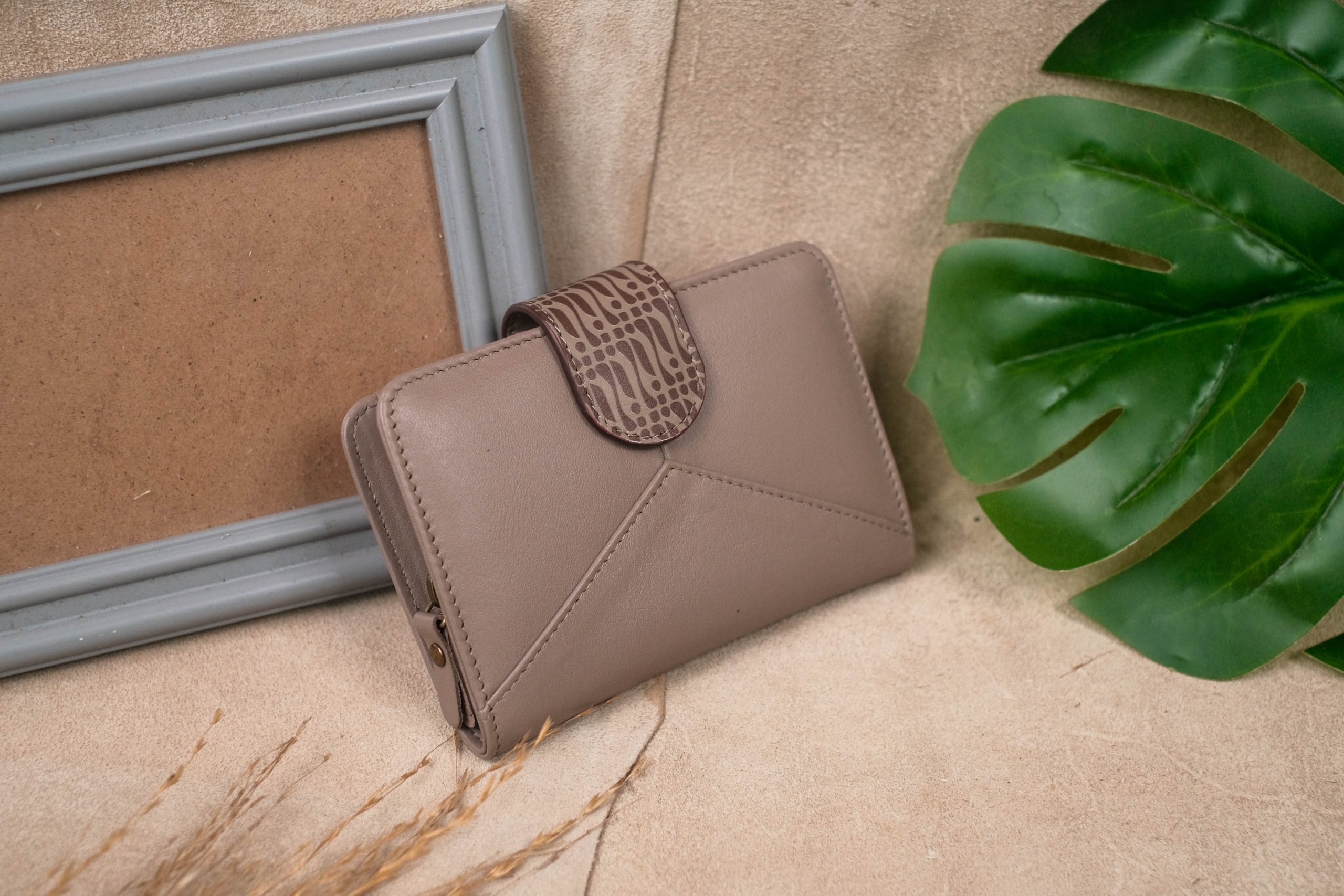 Cantika wallet dompet kulit asli untuk wanita dari Ataya Leather, dompet kulit batik asli, dompet batik kulit